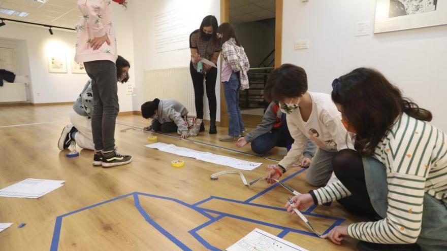 Una taller de pintura en la Casa de Cultura. | R. Solís