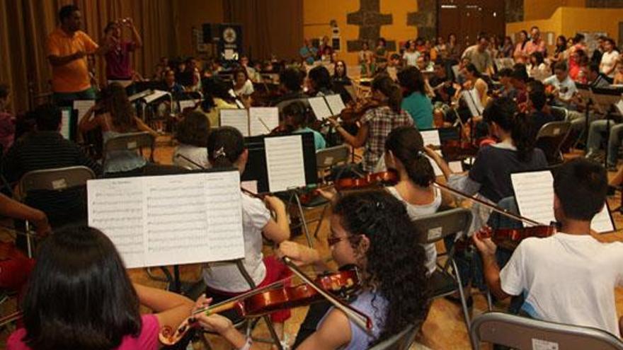 Alumnos de la Escuela de Música Pedro Espinosa, en un concierto celebrado en el local de la Banda Municipal. i LA PROVINCIA/ DLP