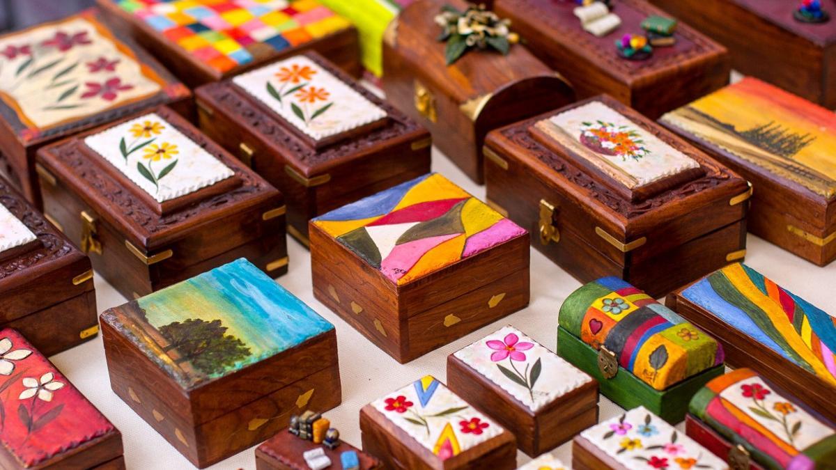 Detalle de productos artesanos que se pueden encontrar en 'El Zacatín', en Bullas.