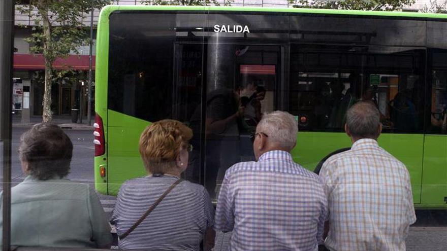 Cinco paradas de autobús serán adaptadas para que sean más accesibles