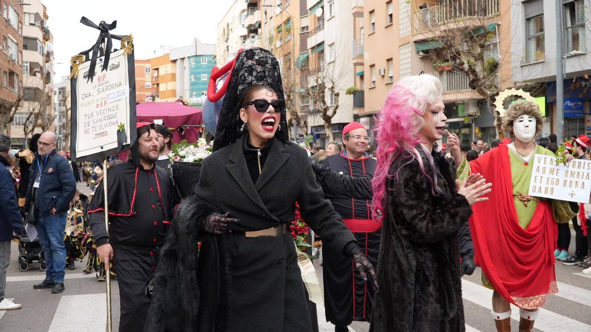 Las planideras durante el desfile en la avenida Ricardo Carapeto.