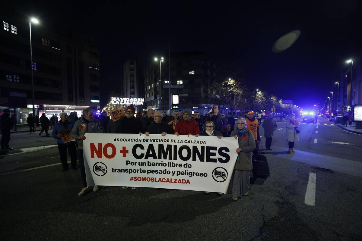 La última manifestación del 2025 contra el tráfico pesado por Príncipe de Asturias, en imágenes