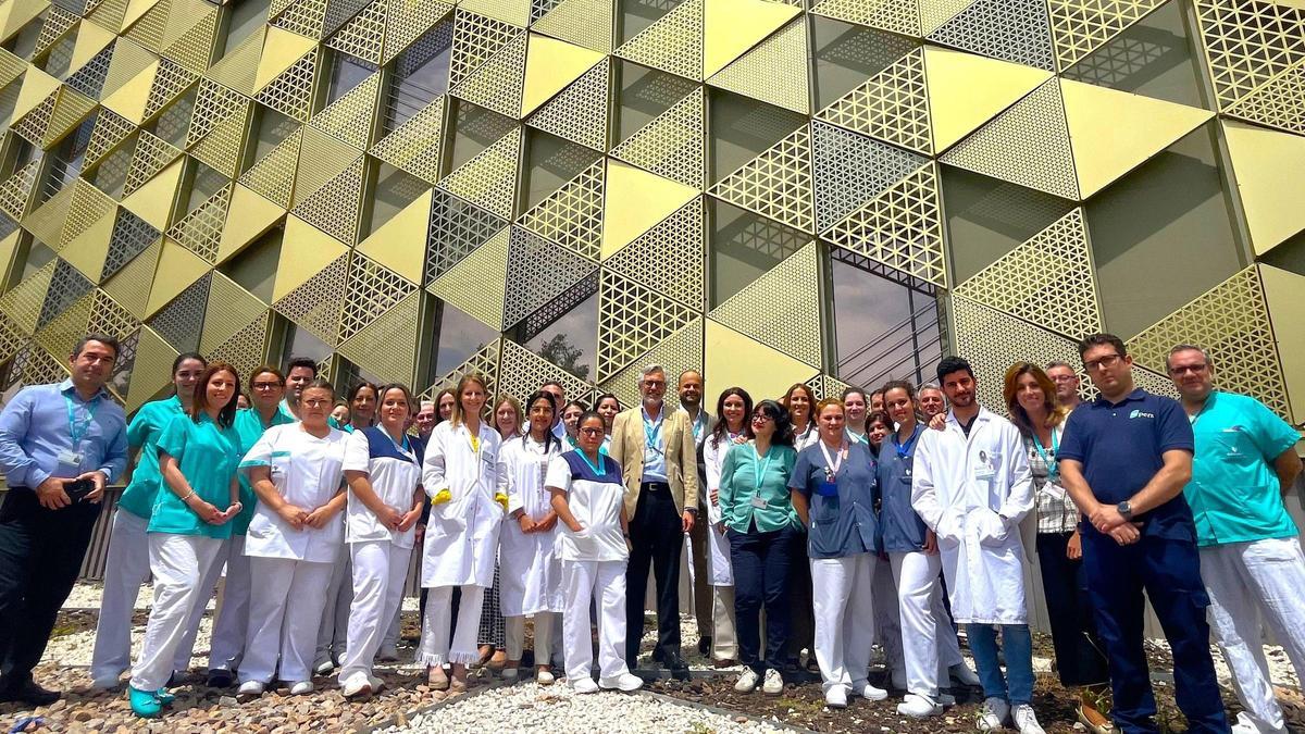 Foto de familia de los profesionales del Hospital Quirónsalud Córdoba.