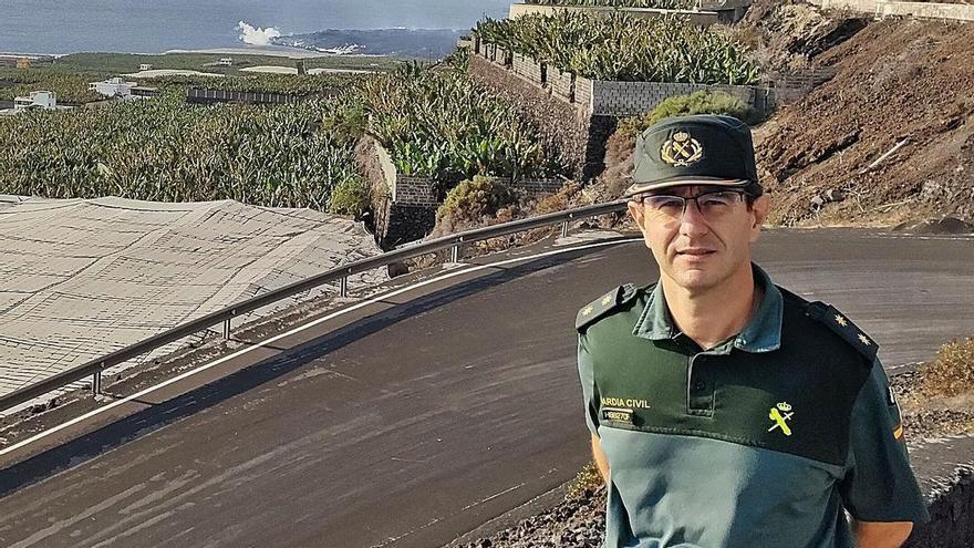 Juan Carlos Lafuente: “Me ha impactado ver llorar a un agente junto a una vecina afectada por el volcán”