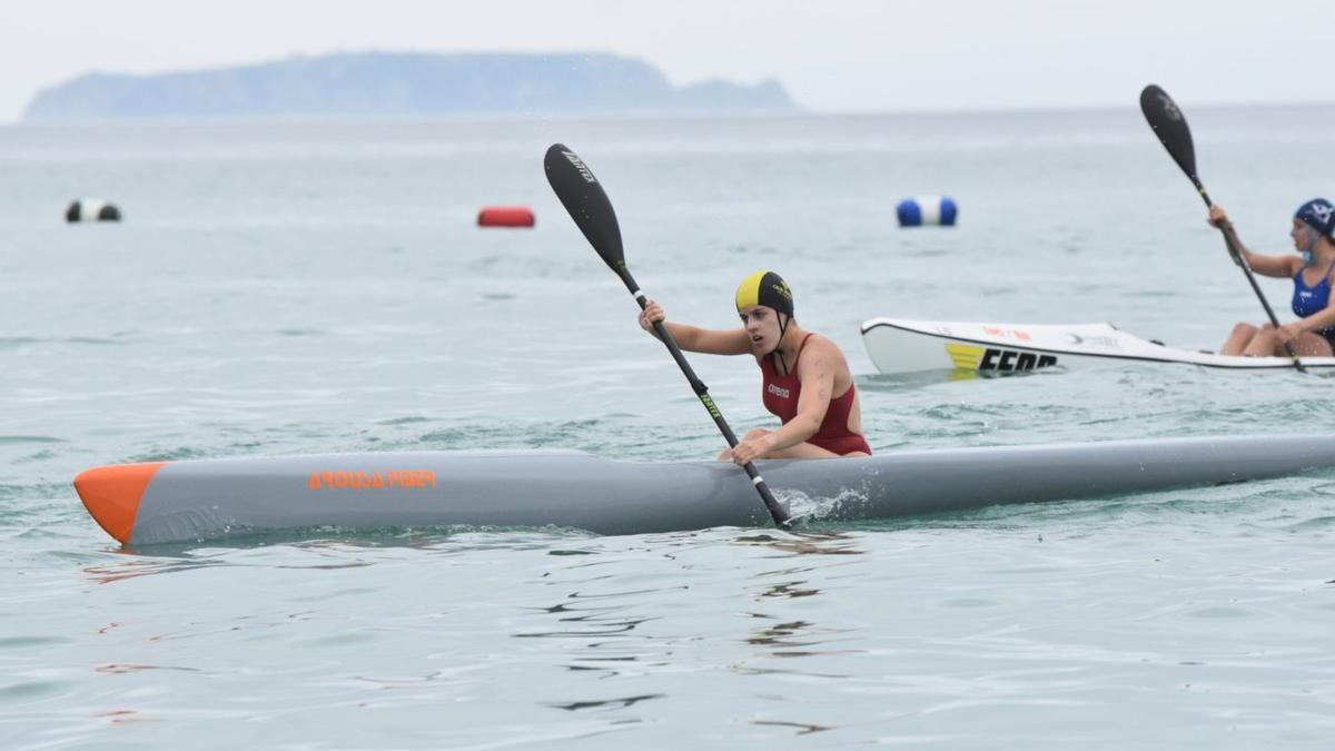 Sara Iglesias López en la prueba de carrera con ski de salvamento