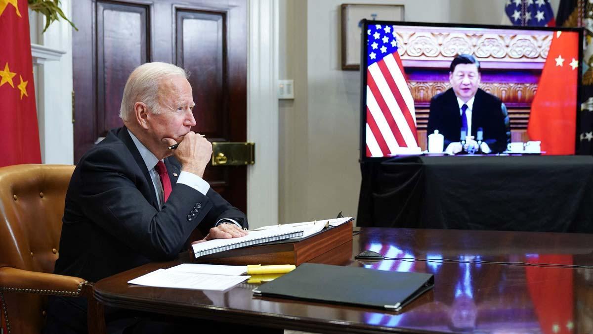 Joe Biden habla con el Xi Jinping, en una imagen de noviembre del 2021