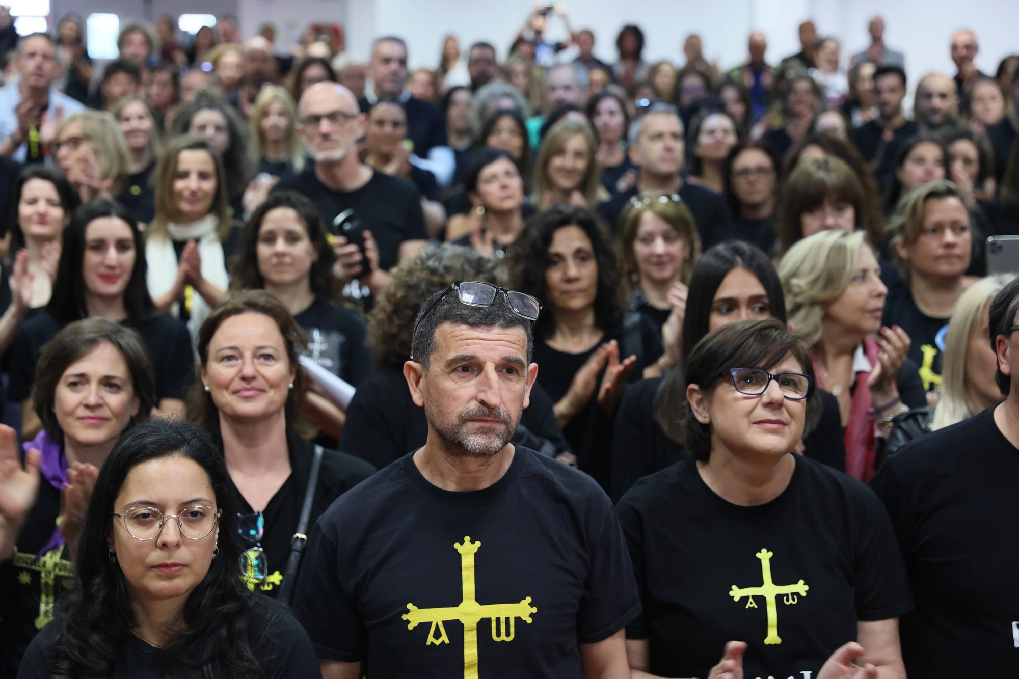 EN IMÁGENES: Concentración de directores de colegio de toda Asturias en el IES La Ería de Oviedo
