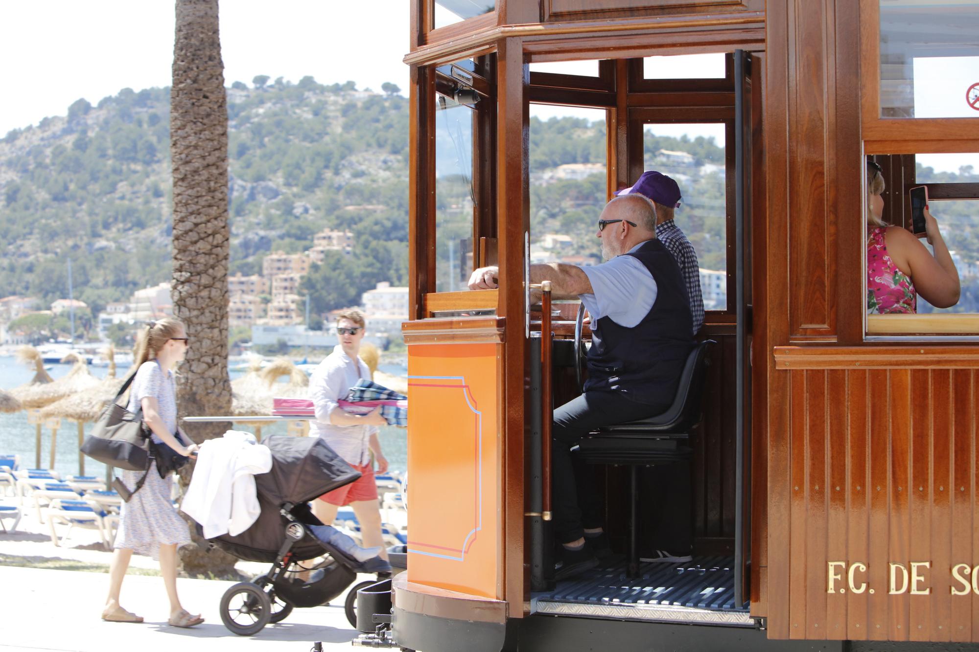 Sonne, Tram, Eis essen: So genießen die Mallorca-Urlauber die Stimmung in Port de Sóller