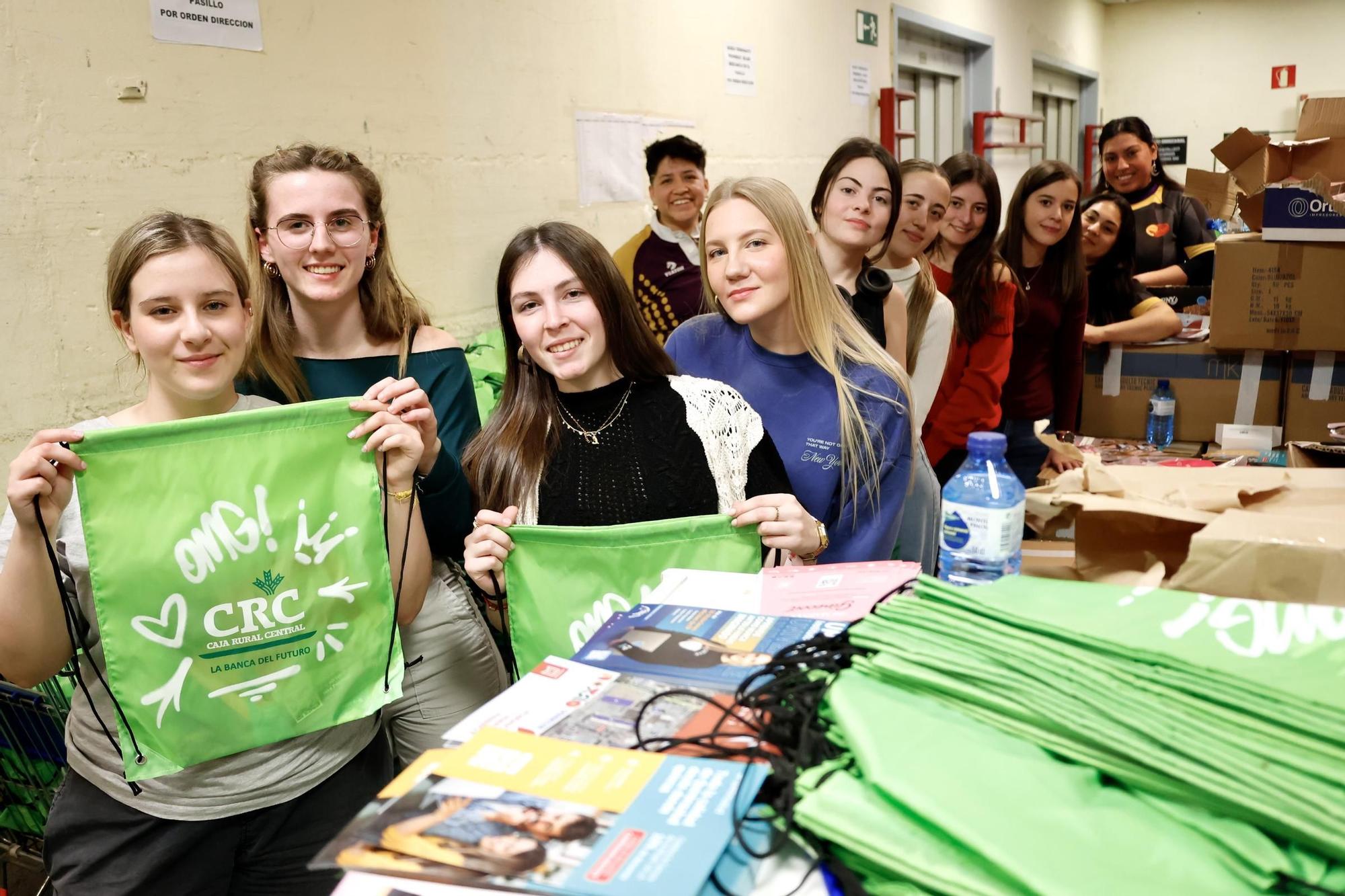 Las imágenes de la entrega de dorsales de la Carrera de la Mujer 2024