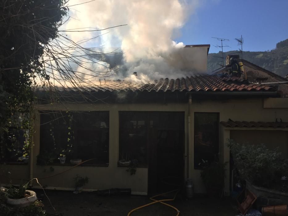 Incendio en el restaurante El Llar de Viri, en San Román de Candamo