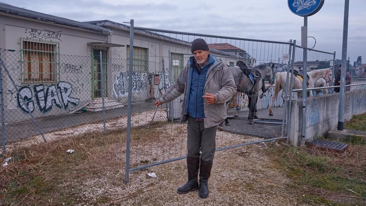 Así ha sido el viaje de un extremeño a La Meca a caballo