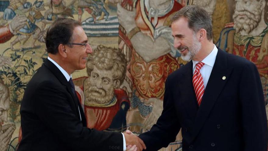 El presidente de Perú, Martín Vizcarra, y el Rey Felipe VI.