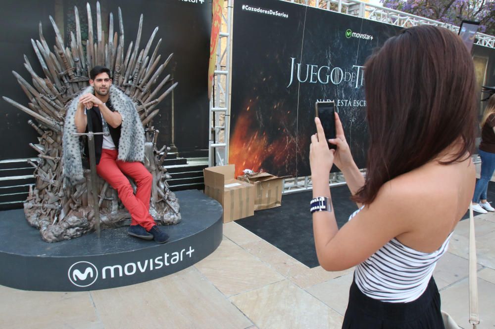 Gran despliegue de la popular serie de la HBO en la céntrica calle, con motivo del Festival de series y televisión Screen TV