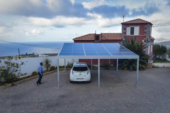 Instalación fotovoltaica para autoconsumo eléctrico en una vivienda del pueblo de Cardones (Arucas)