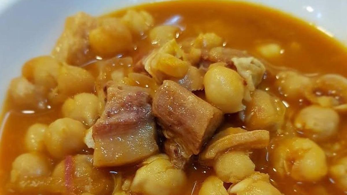 El 'capipota' con garbanzos de Passadís del Pep.