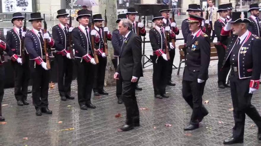 Suena el himno español en la ofrenda del Govern en la Diada