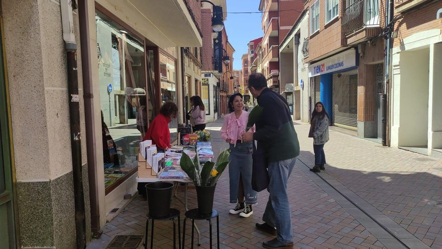 &quot;Bookcrossing&quot; y lectura en alto para celebrar el Día del Libro en Benavente y comarca