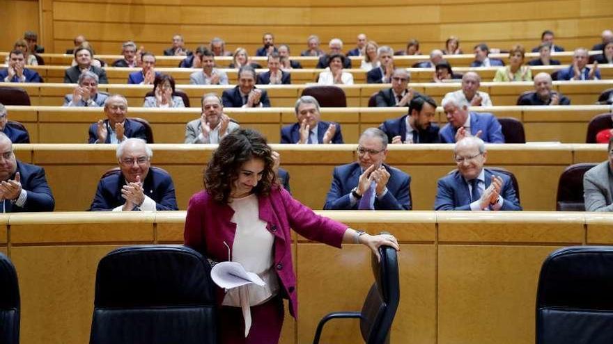 María Jesús Montero, ayer, tras su defensa de los Presupuestos en la Cámara alta. // Efe