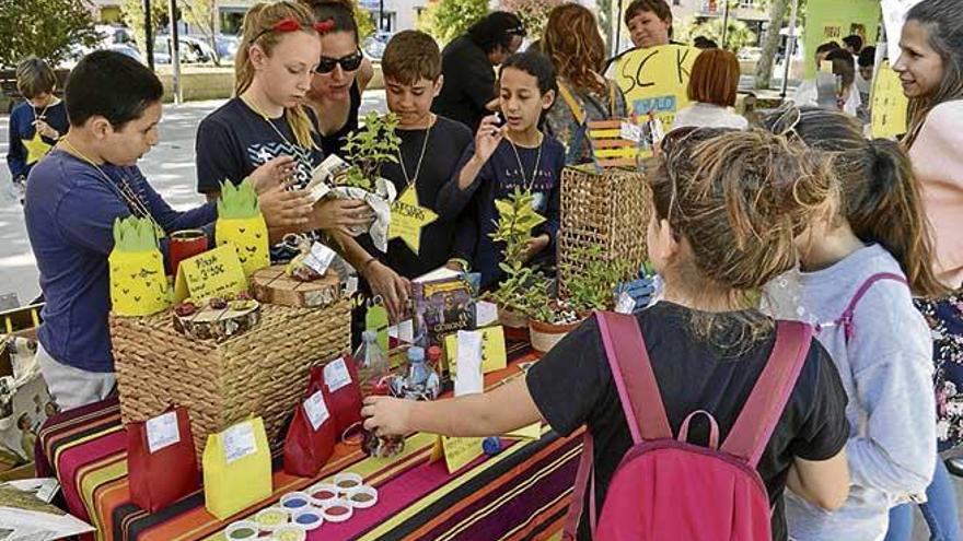 400 alumnos en el mercado de emprendedores de Manacor