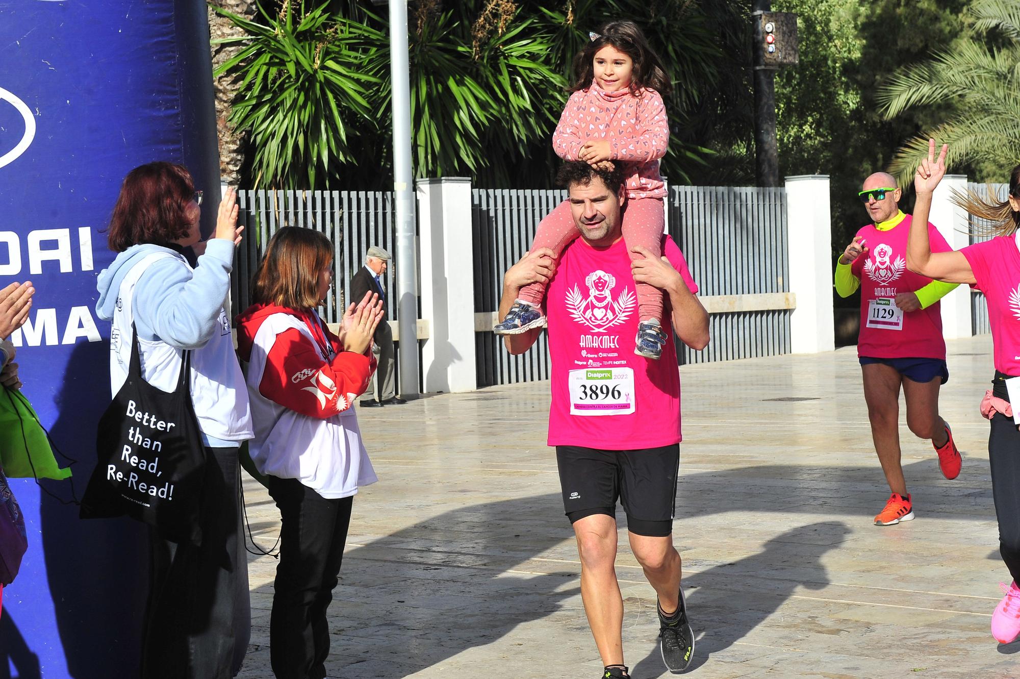 Más de 8.000 solidarios con el cáncer de mama en Elche