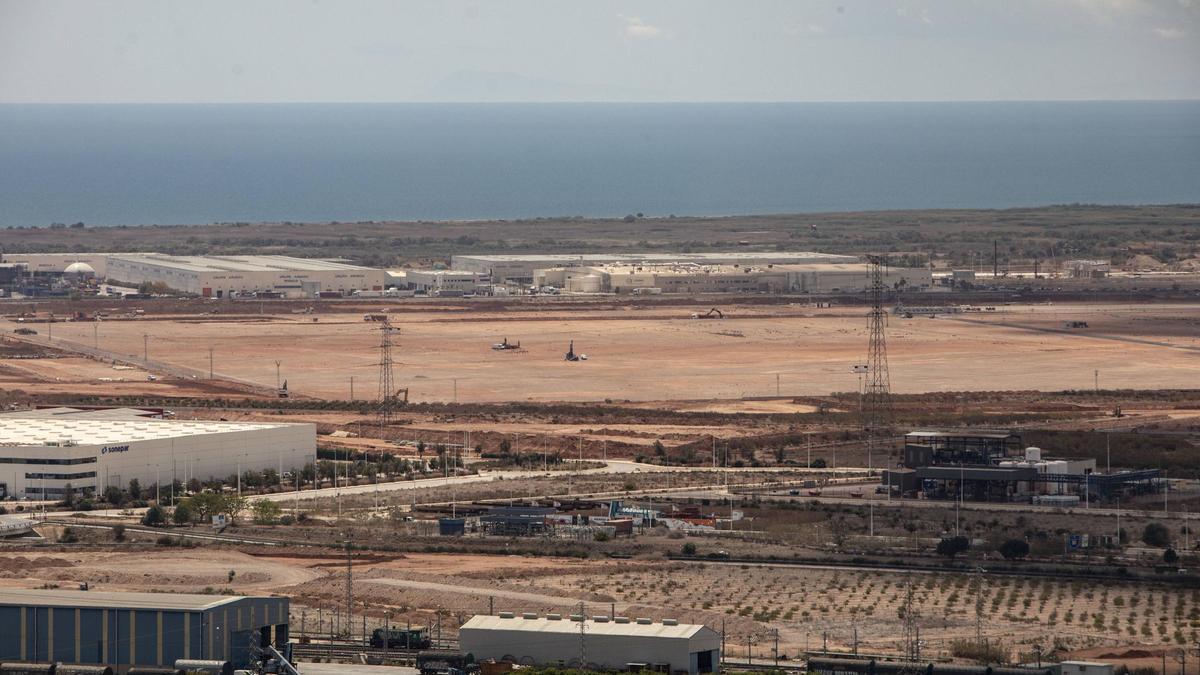 Parcela de Volkswagen preparada para el arranque de las obras, en una imagen captada el martes.