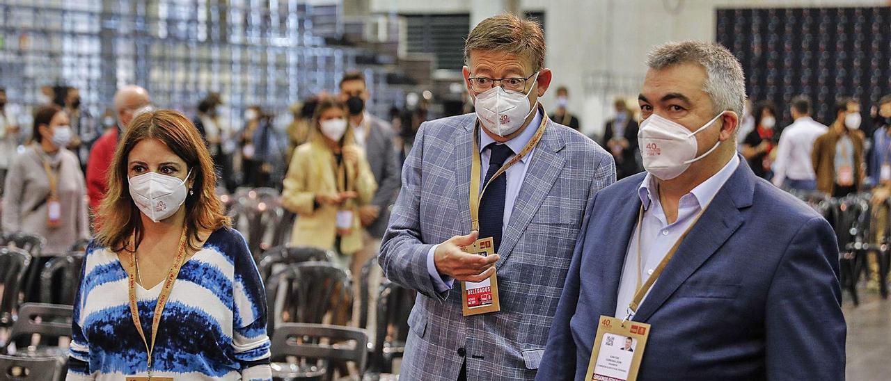 Adriana Lastra, Ximo Puig y Santos Cerdán, el viernes por la mañana en las instalaciones de Feria València. |