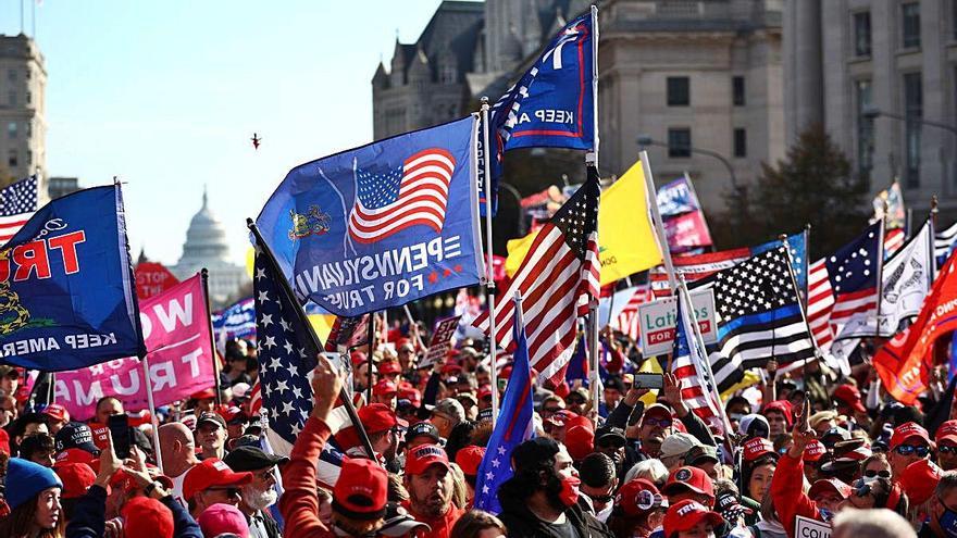 Seguidors de Donald Trump manifestant-se ahir a Washington