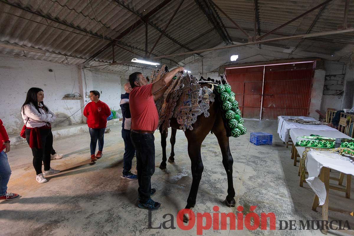 Vestir a un caballo del vino en la mañana del dos de mayo