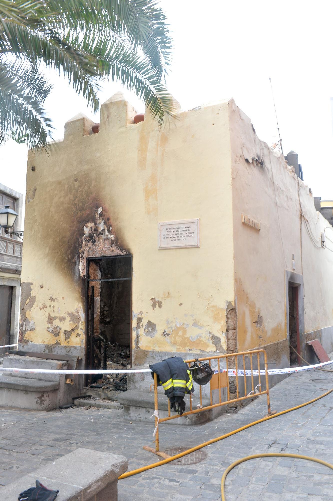 Casa antigua incendiada en Vegueta