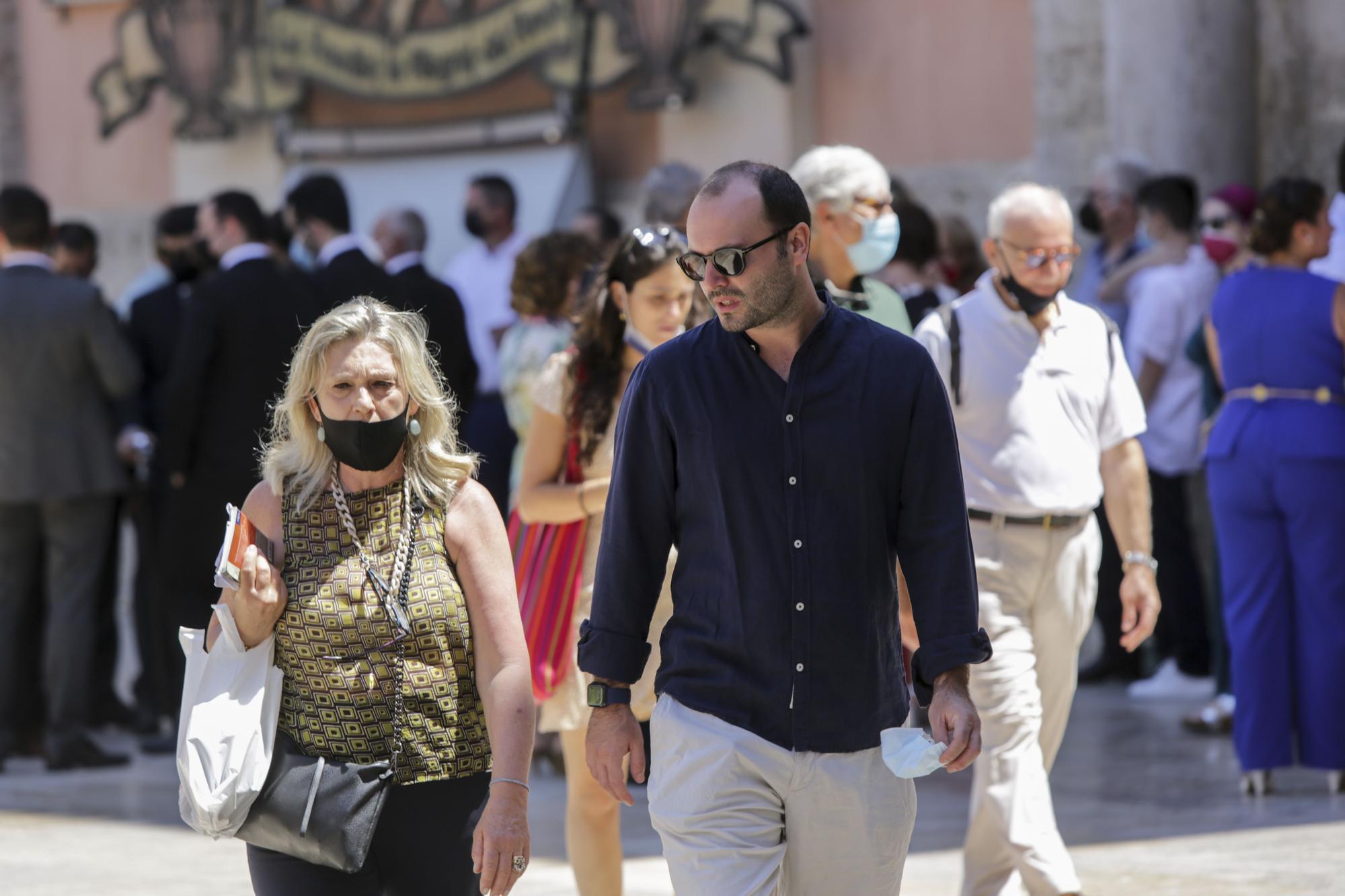 Valencia no se quita la mascarilla en plena calle