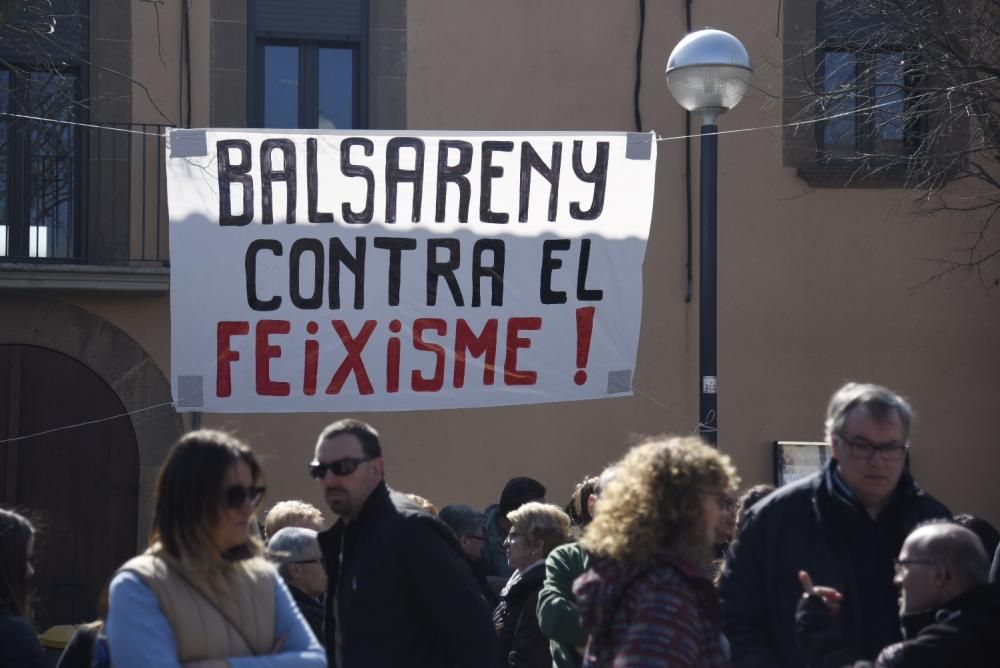 Balsareny rebutja amb cultura popular les accions