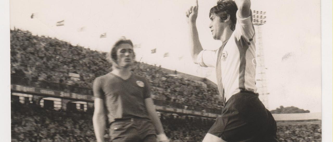 Antón Arieta en un partido en el Rico Pérez ante el Salamanca