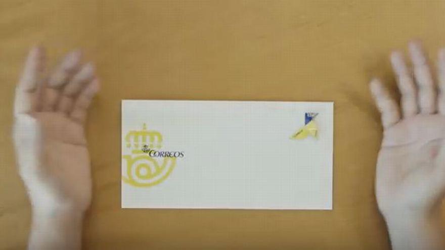 Correos emite sello dedicado a la papiroflexia que se convierte en pajarita