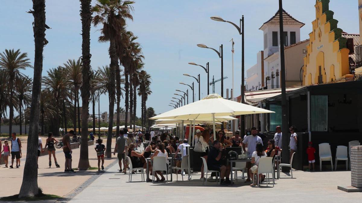 Terrazas en el paseo marítimo