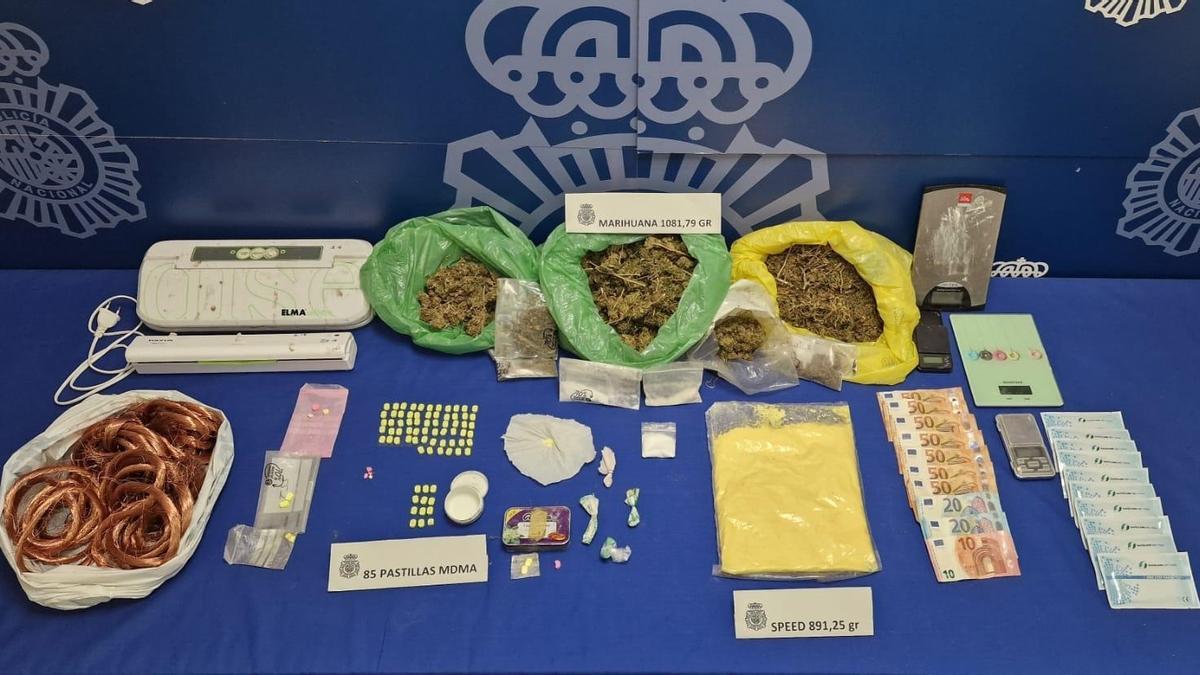 Sustancias incautadas pro la Policía Nacinal en el registro del narcopiso del barrio de la Encarnación.