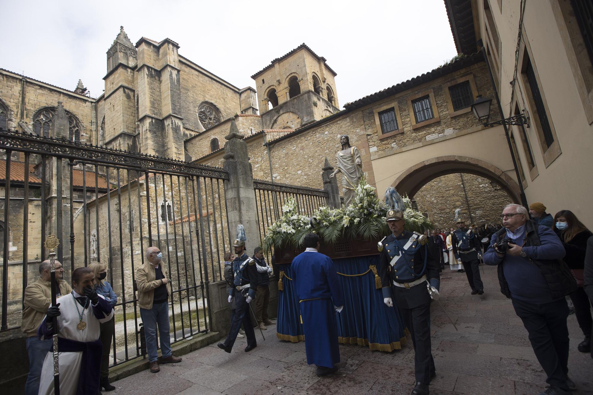 EN IMÁGENES: Así fue la misa de resurreción y proceción del Resucitado en Oviedo