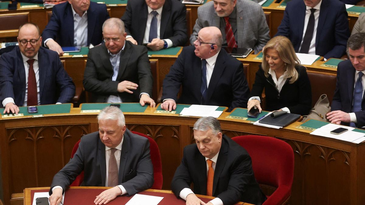 El primer ministro húngaro, Viktor Orbán, durante la ratificación de la entrada de Suecia en la OTAN en el Parlamento de Budapest.