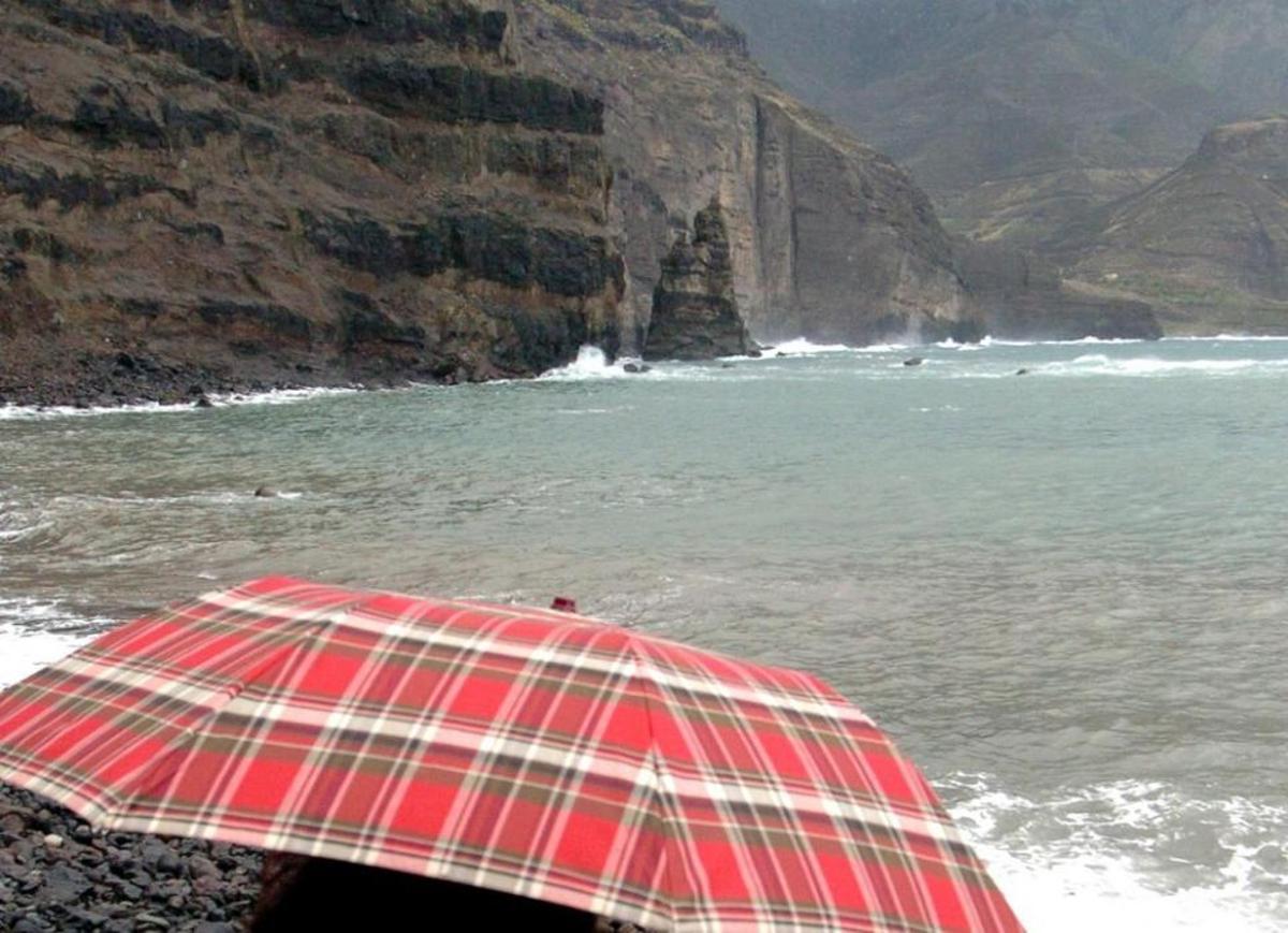 Las rachas de viento parten el Dedo de Dios y provocan apagones Las rachas de viento parten el Dedo de Dios y provocan apagones