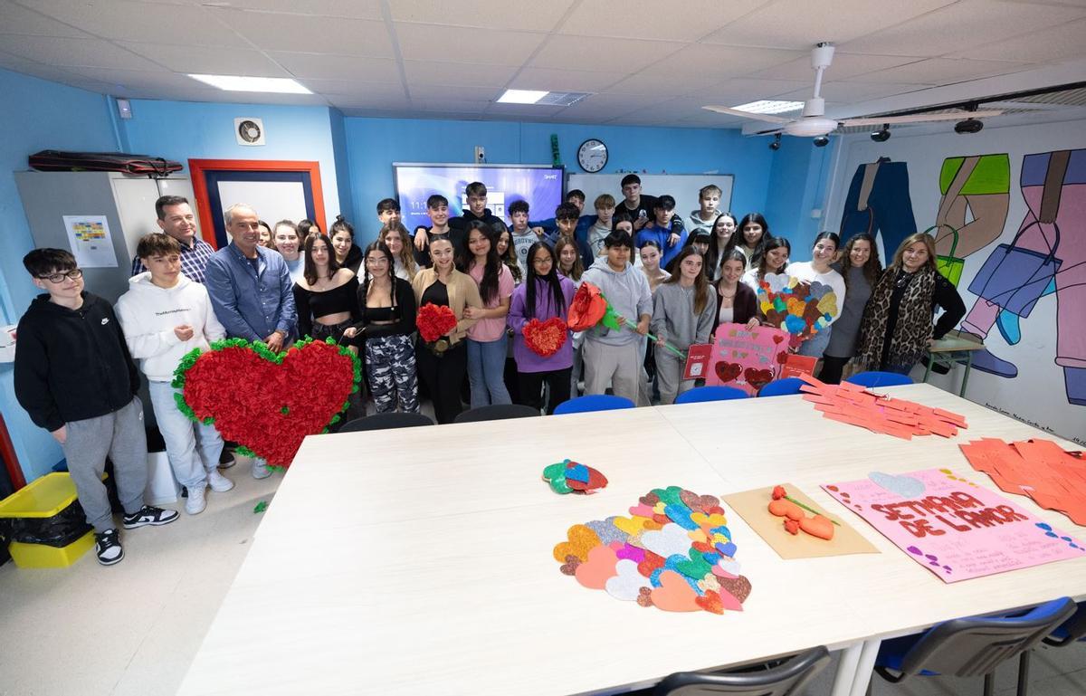 Archivo: primera edición de la campaña de decoración de escaparates por San Valentín