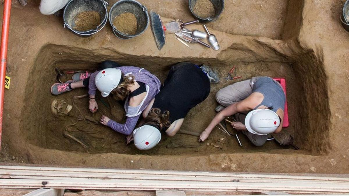 Excavación en una fosa común de Guadalajara en 2016, una de las búsquedas que han contado con ayuda de los electricistas noruegos.