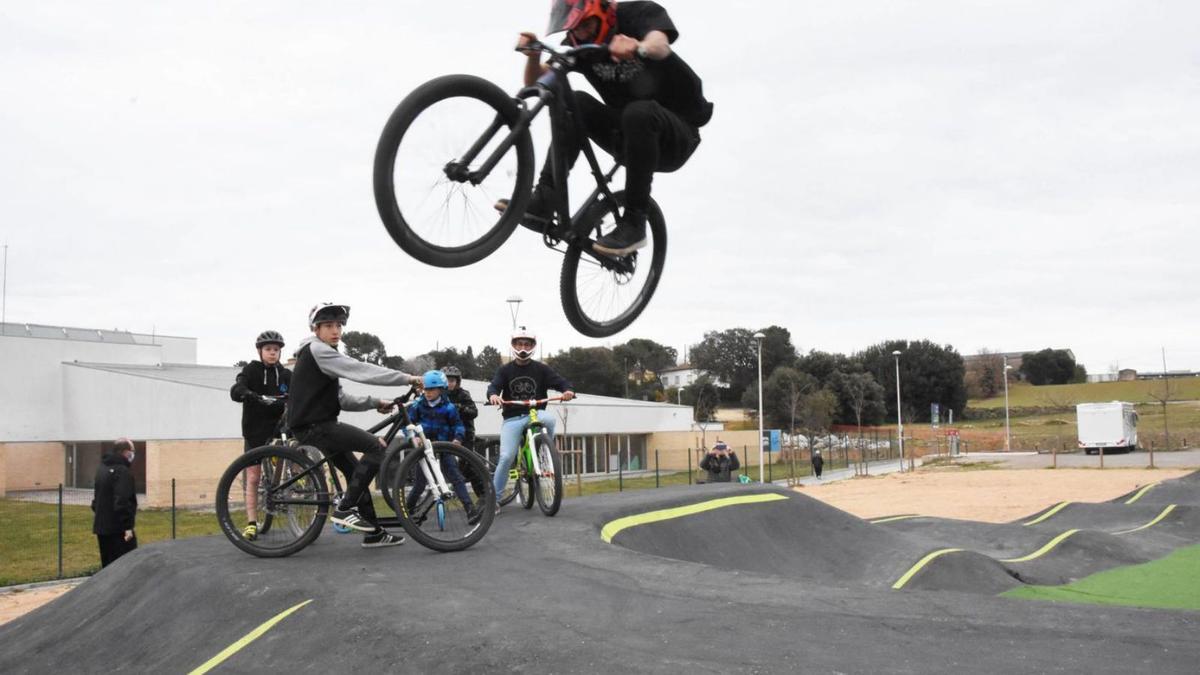 El nou «Pumptrack» de Cassà entra en funcionament | AJUNTAMENT DE CASSÀ