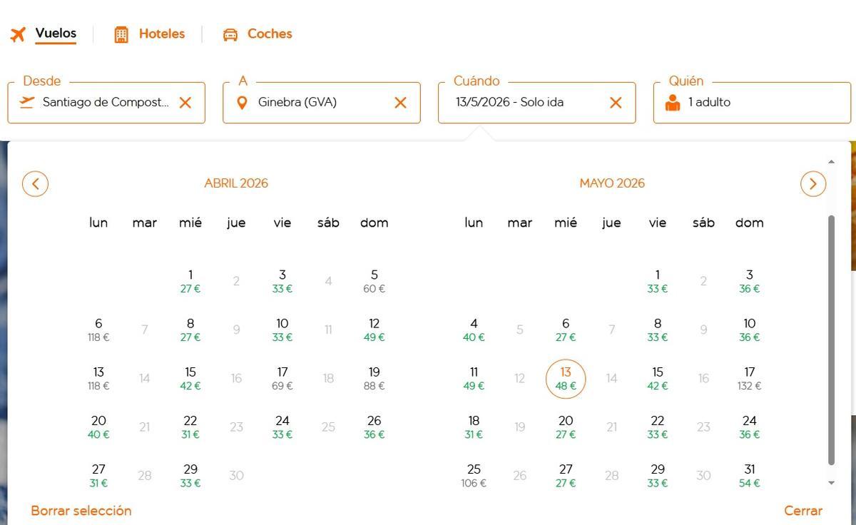 easyJet es uno de los ejemplos que todavía tienen a la venta billetes para el mes que estará cerrado el aeropuerto de Santiago.