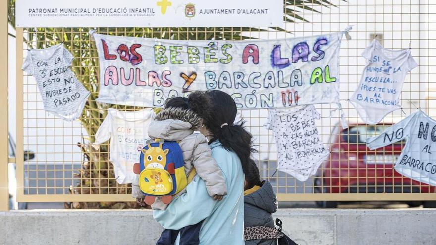 Más de una veintena de asociaciones de vecinos de Alicante critican a Barcala por la gestión de las escuelas infantiles: &quot;Tratan a las familias de forma despótica &quot;