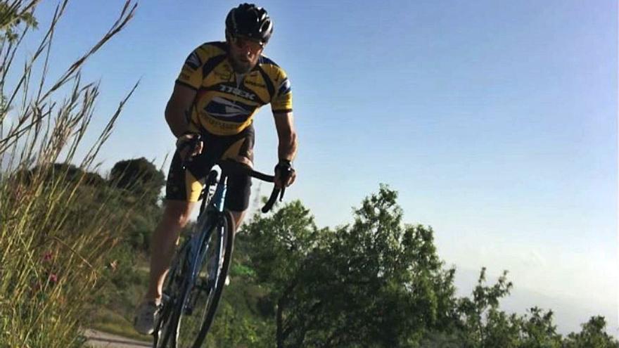 Eduardo Oliva Calderón realizando un entrenamiento en plena naturaleza.