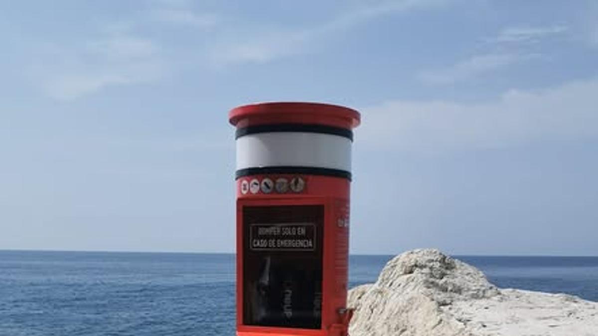 Poste de salvamento marítimo.