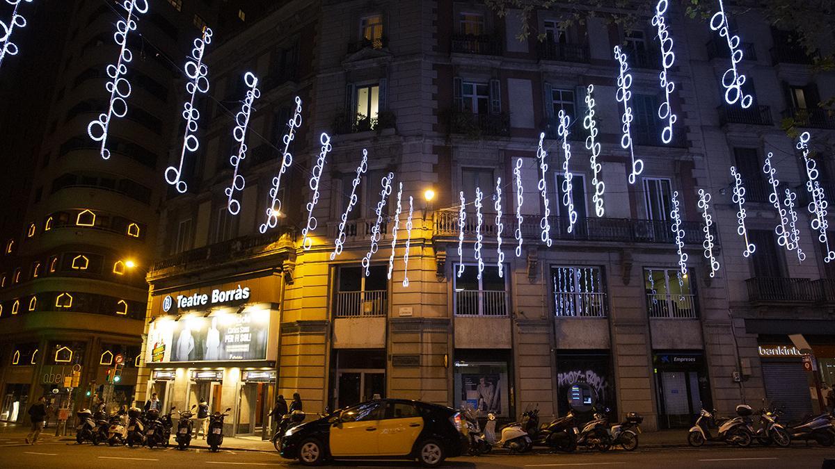 Plaza Urquinaona estrena luces azules