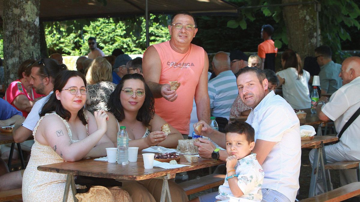 Familias y amigos disfrutaron de la 32 fiesta del pan de Cea.