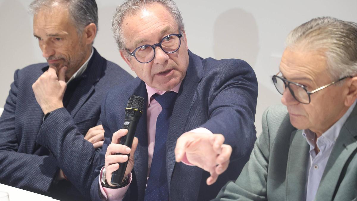 Ismael Sanvíctor, presidente de la Mancomunitat de la Vall d’Albaida y alcalde de Alfarrasí, durante su intervención en el foro.