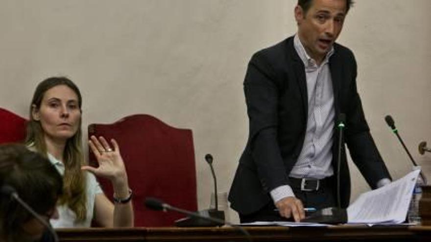 Cristina Martínez y Fernando Durá, durante un pleno.