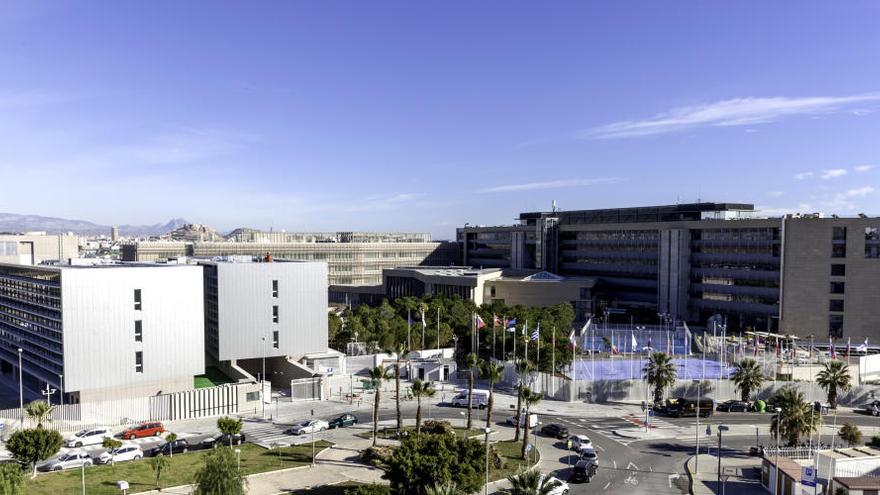 Urbanismo autoriza a la EUIPO a demoler la estructura de un edificio de viviendas en Agua Amarga que paró la crisis